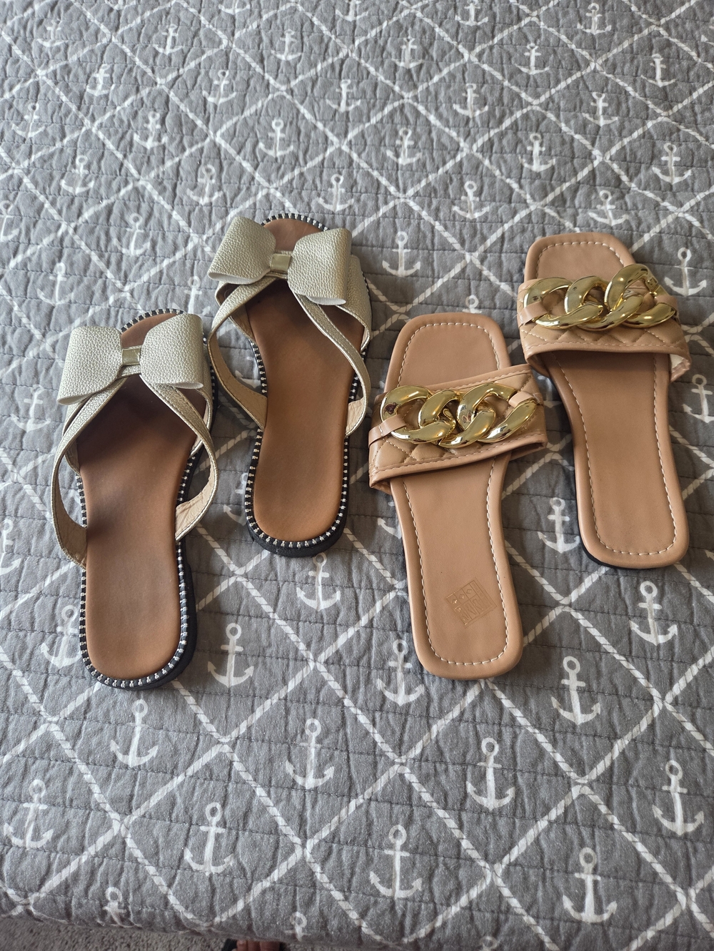 Women’s Neutral Bow & Chain Slide Sandals - Beige/Tan